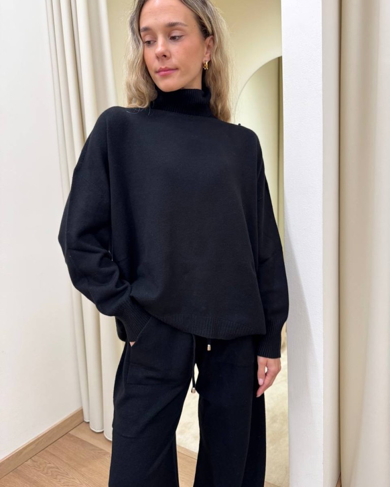 Completo in maglia nero pantalone e dolcevita HaveOne Shop Online Completo in maglia nero pantalone e dolcevita HaveOne