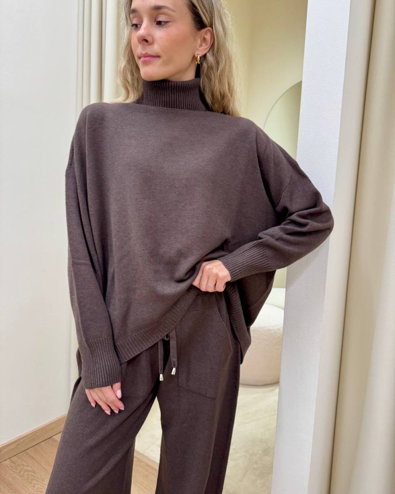 Completo in maglia moro pantalone e dolcevita HaveOne Shop Online Completo in maglia moro pantalone e dolcevita HaveOne