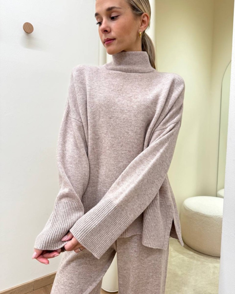 Maglione over scatoletta spacchi laterali beige Souvenir Shop Online Maglione over scatoletta spacchi laterali beige Souvenir