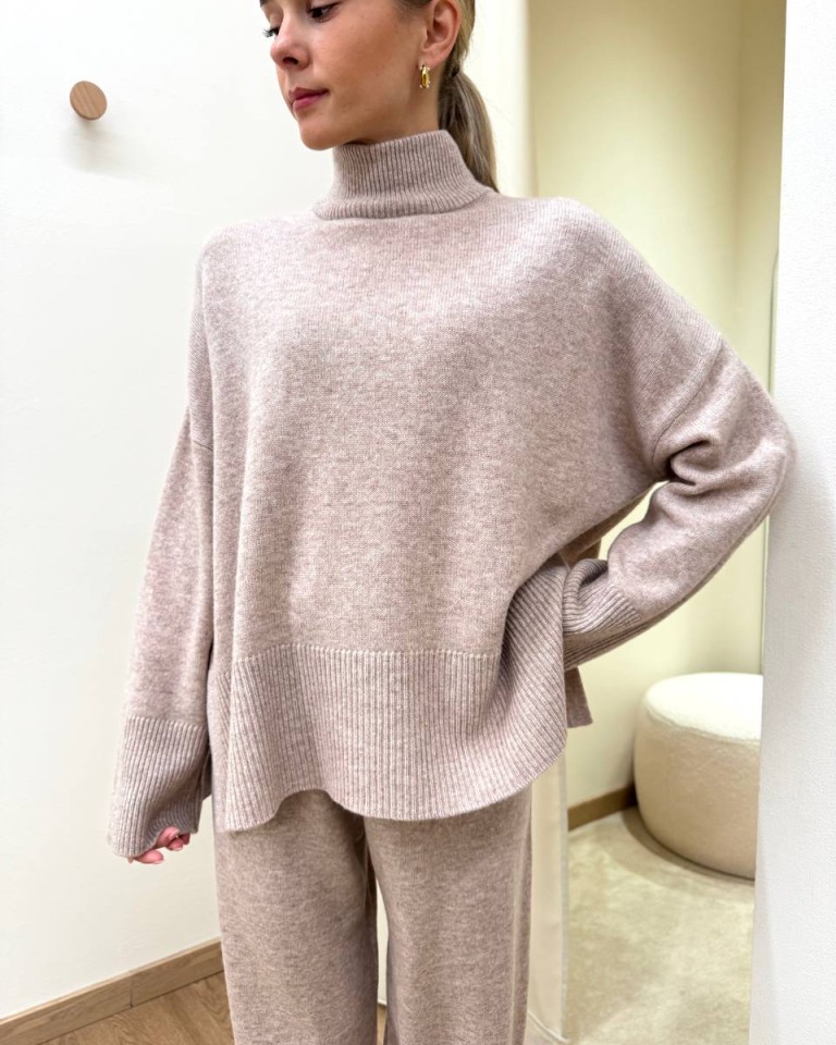 Maglione over scatoletta spacchi laterali beige Souvenir Shop Online Maglione over scatoletta spacchi laterali beige Souvenir