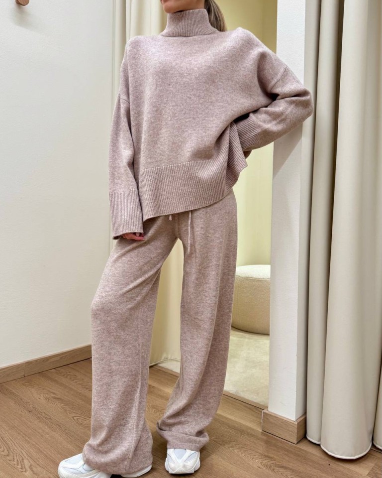 Maglione over scatoletta spacchi laterali beige Souvenir Shop Online Maglione over scatoletta spacchi laterali beige Souvenir