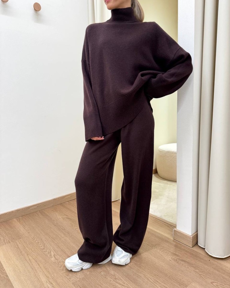Maglione over scatoletta spacchi laterali moro Souvenir Shop Online Maglione over scatoletta spacchi laterali moro Souvenir