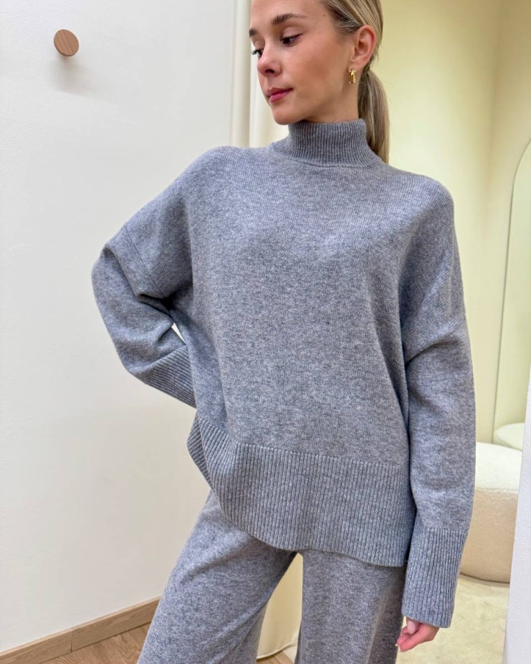 Maglione over scatoletta spacchi laterali grigio Souvenir Shop Online Maglione over scatoletta spacchi laterali grigio Souvenir