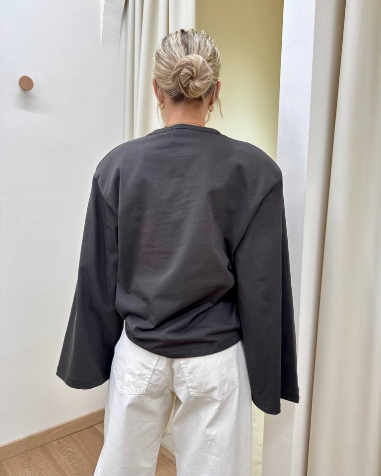 Maglia manica ampissima spalle imbottite moro Vicolo Shop Online Maglia manica ampissima spalle imbottite moro Vicolo