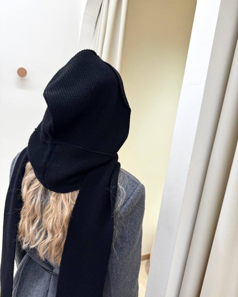 Balaclava con sciarpa in maglia nero HaveOne Shop Online Balaclava con sciarpa in maglia nero HaveOne