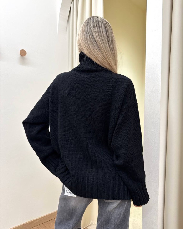 Maglione collo alto con spilla nero Kontatto Shop Online Maglione collo alto con spilla nero Kontatto