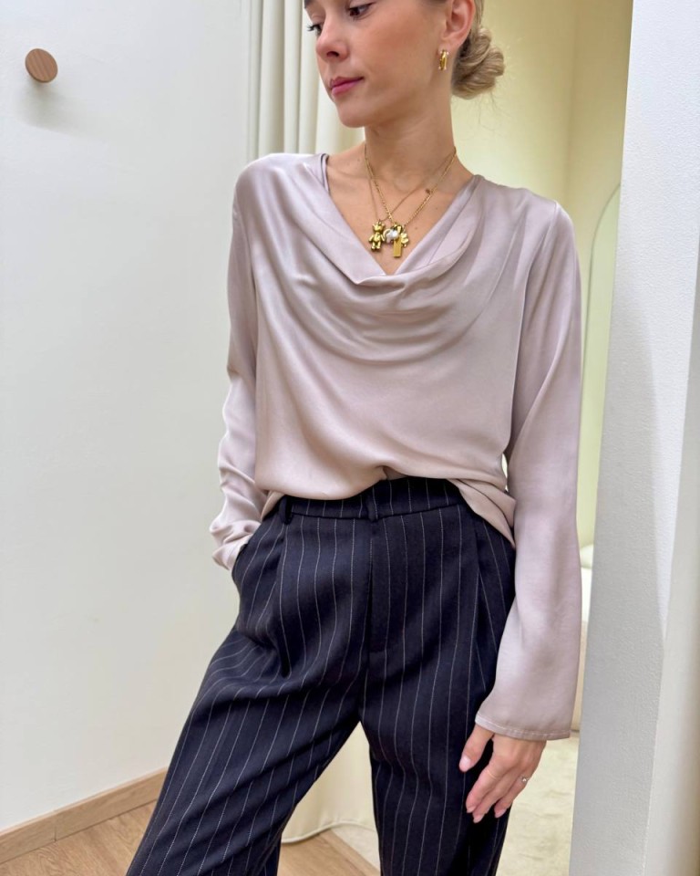 Blusa raso scollo a gronda cipria Souvenir Shop Online Blusa raso scollo a gronda cipria Souvenir