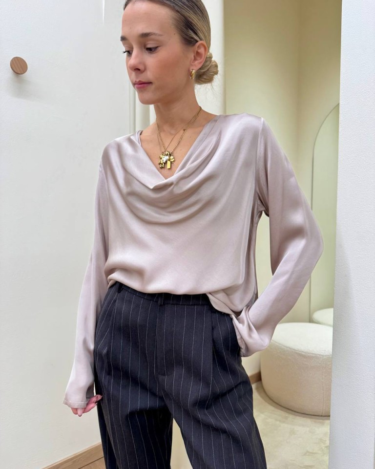 Blusa raso scollo a gronda cipria Souvenir Shop Online Blusa raso scollo a gronda cipria Souvenir