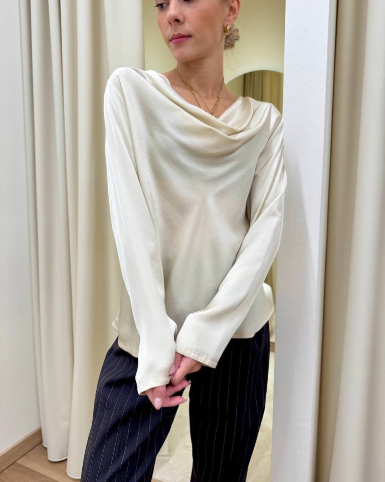 Blusa raso scollo a gronda beige Souvenir Shop Online Blusa raso scollo a gronda beige Souvenir