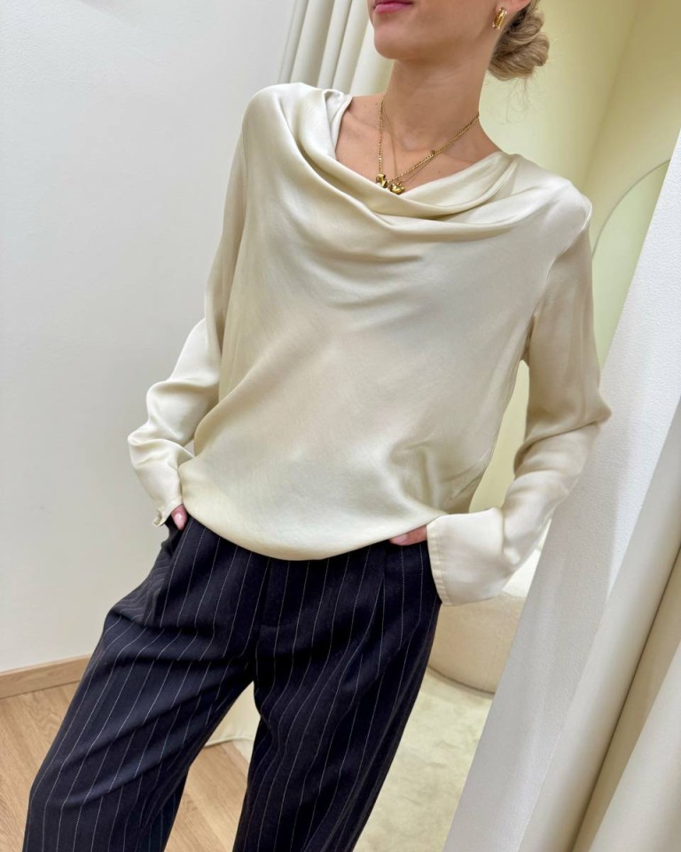 Blusa raso scollo a gronda beige Souvenir Shop Online Blusa raso scollo a gronda beige Souvenir