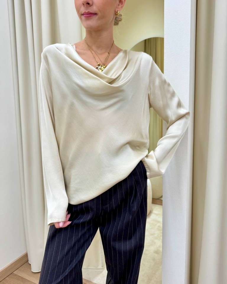 Blusa raso scollo a gronda beige Souvenir Shop Online Blusa raso scollo a gronda beige Souvenir