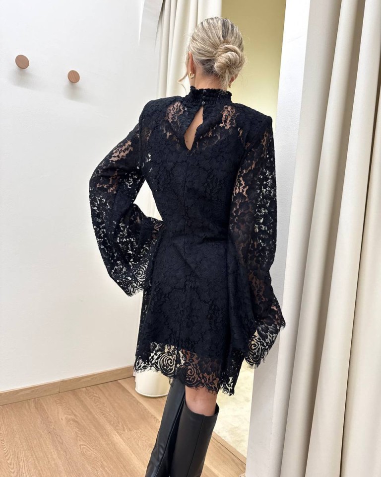Vestito collo alto in pizzo nero Tensione In Shop Online Vestito collo alto in pizzo nero Tensione In