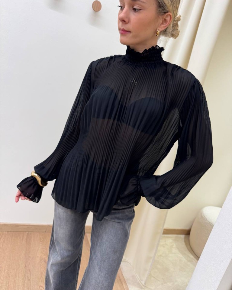 Blusa plisse collo alto nera Kontatto Shop Online Blusa plisse collo alto nera Kontatto
