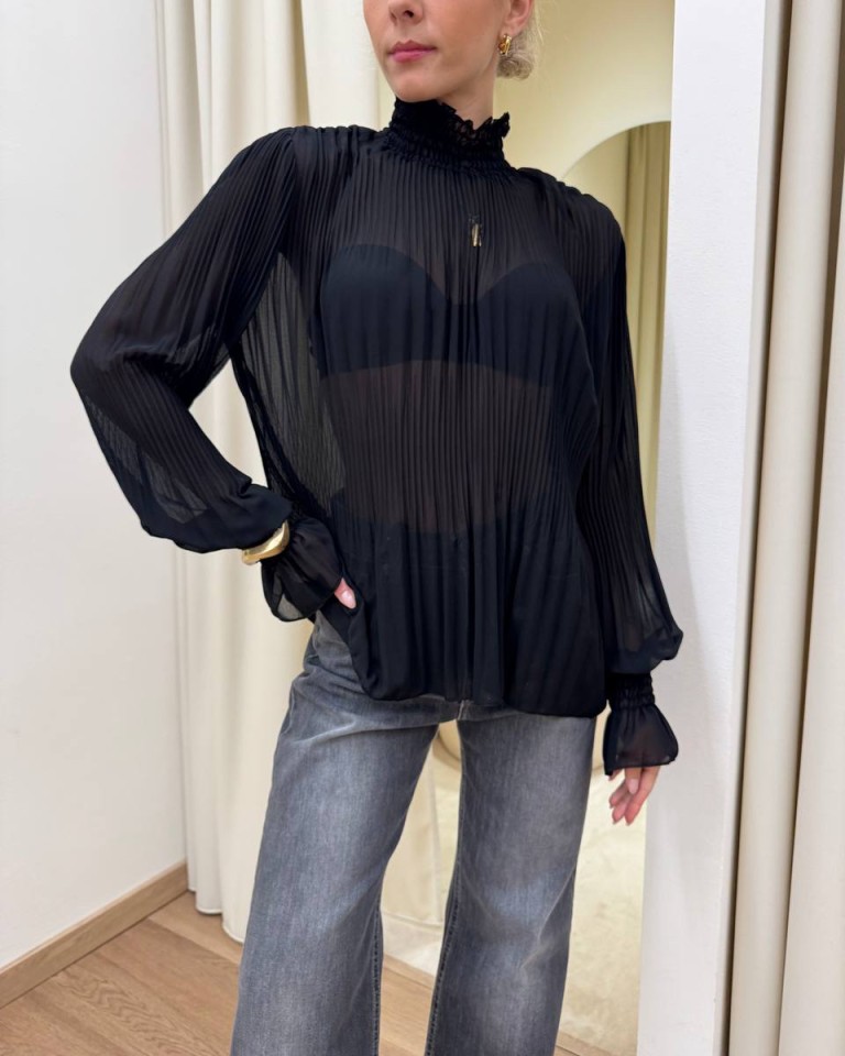 Blusa plisse collo alto nera Kontatto Shop Online Blusa plisse collo alto nera Kontatto