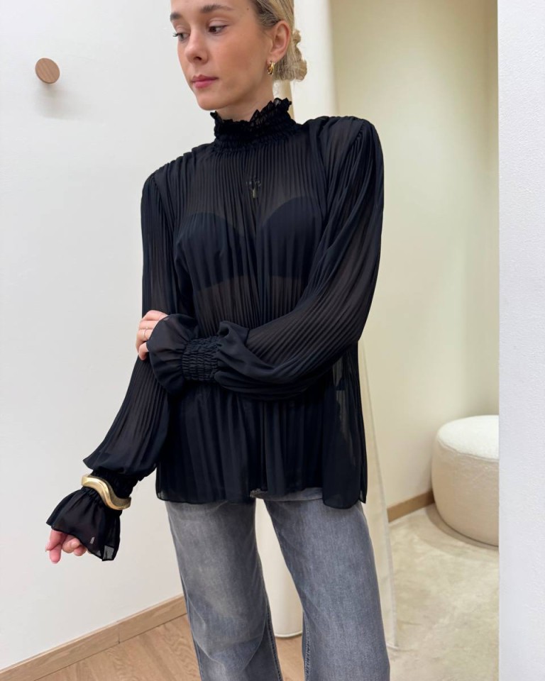 Blusa plisse collo alto nera Kontatto Shop Online Blusa plisse collo alto nera Kontatto