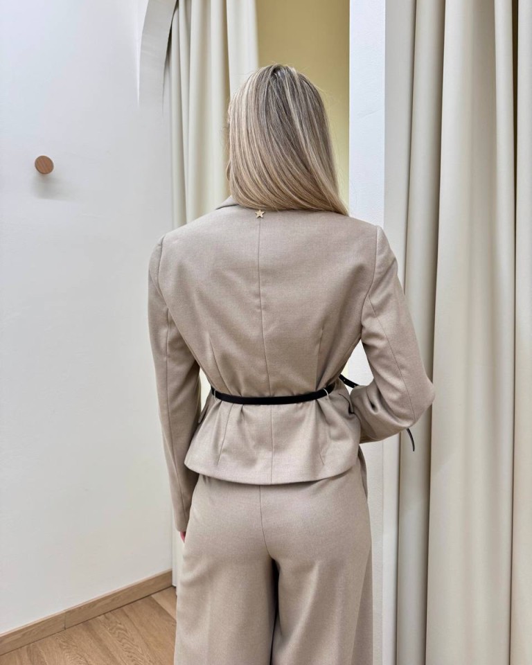 Completo Fabiana giacca e pantalone beige Souvenir Shop Online Completo Fabiana giacca e pantalone beige Souvenir