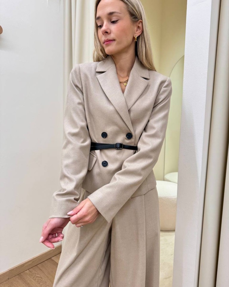 Completo Fabiana giacca e pantalone beige Souvenir Shop Online Completo Fabiana giacca e pantalone beige Souvenir
