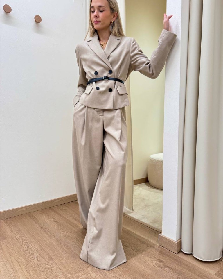 Completo Fabiana giacca e pantalone beige Souvenir Shop Online Completo Fabiana giacca e pantalone beige Souvenir