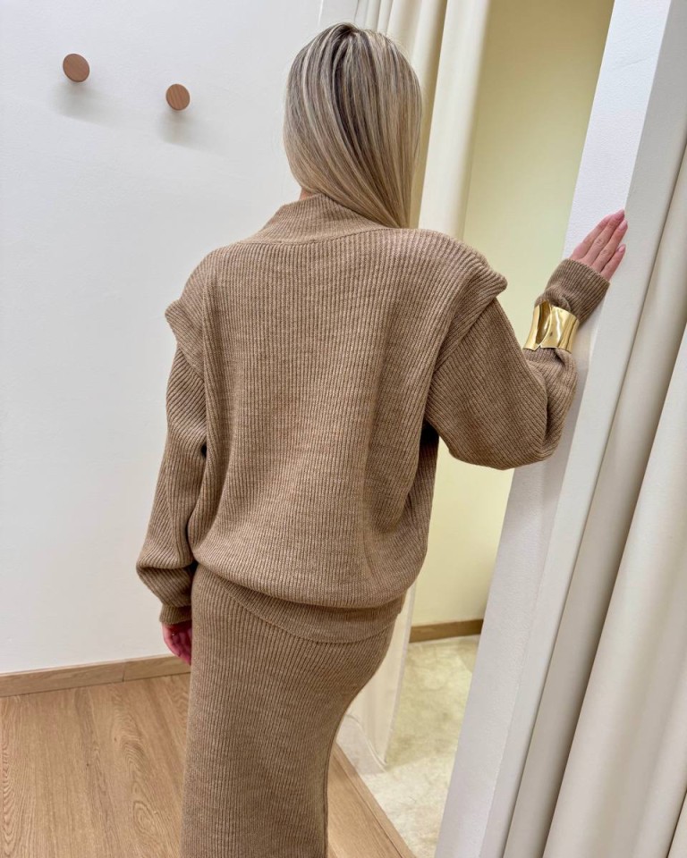 Maglione spalline imbottite cammello Kontatto Shop Online Maglione spalline imbottite cammello Kontatto