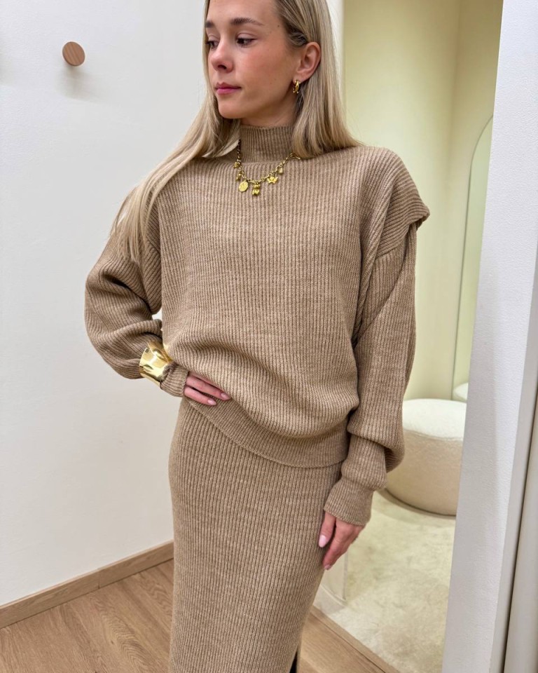 Maglione spalline imbottite cammello Kontatto Shop Online Maglione spalline imbottite cammello Kontatto