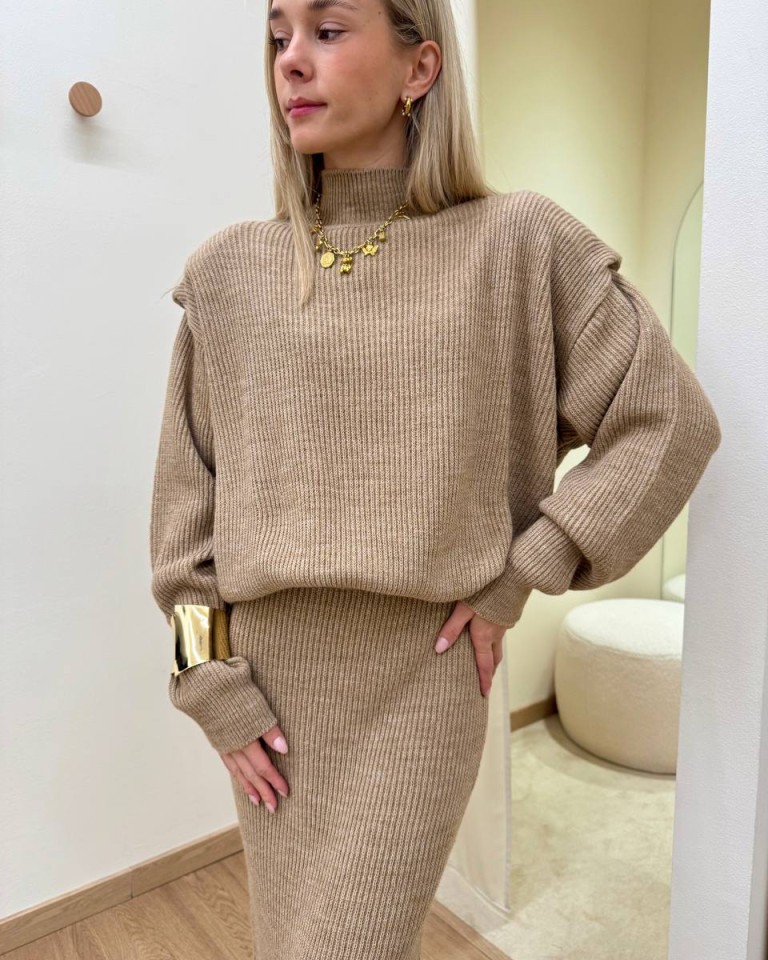 Maglione spalline imbottite cammello Kontatto Shop Online Maglione spalline imbottite cammello Kontatto