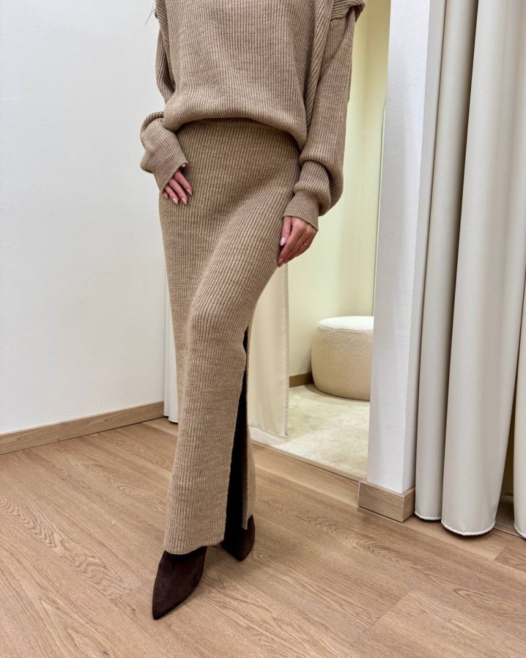 Gonna longuette con spacco in maglia cammello Kontatto Shop Online Gonna longuette con spacco in maglia cammello Kontatto