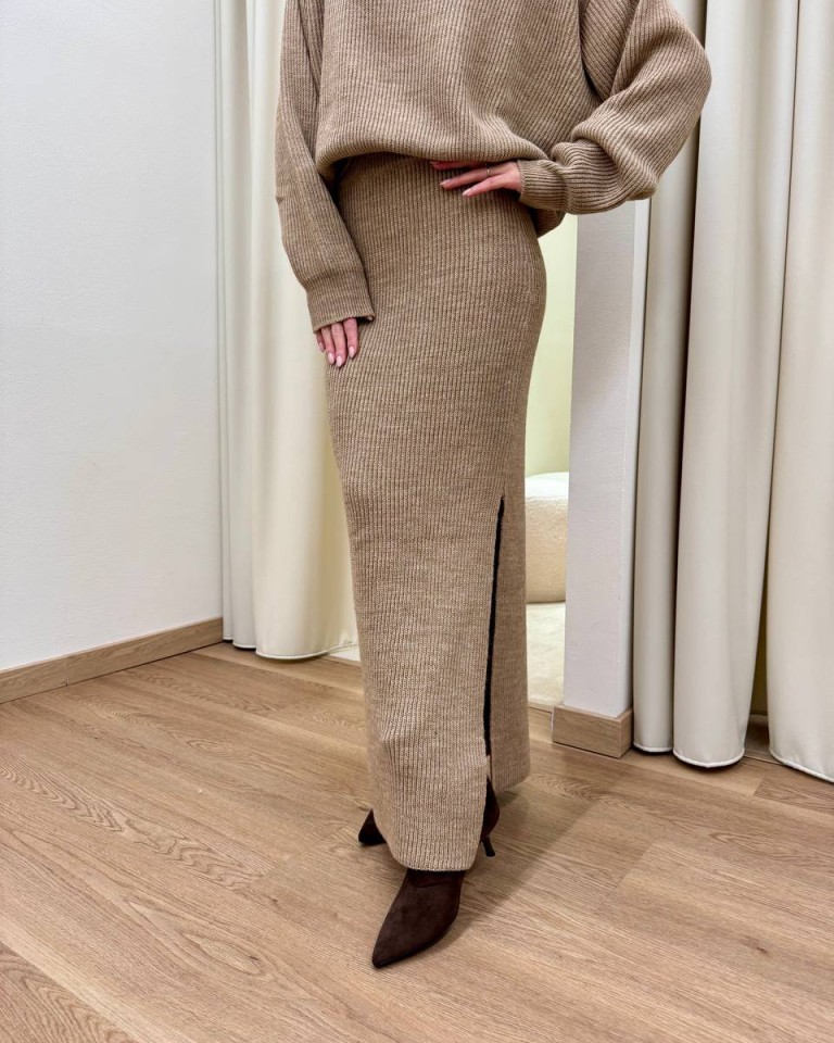 Gonna longuette con spacco in maglia cammello Kontatto Shop Online Gonna longuette con spacco in maglia cammello Kontatto