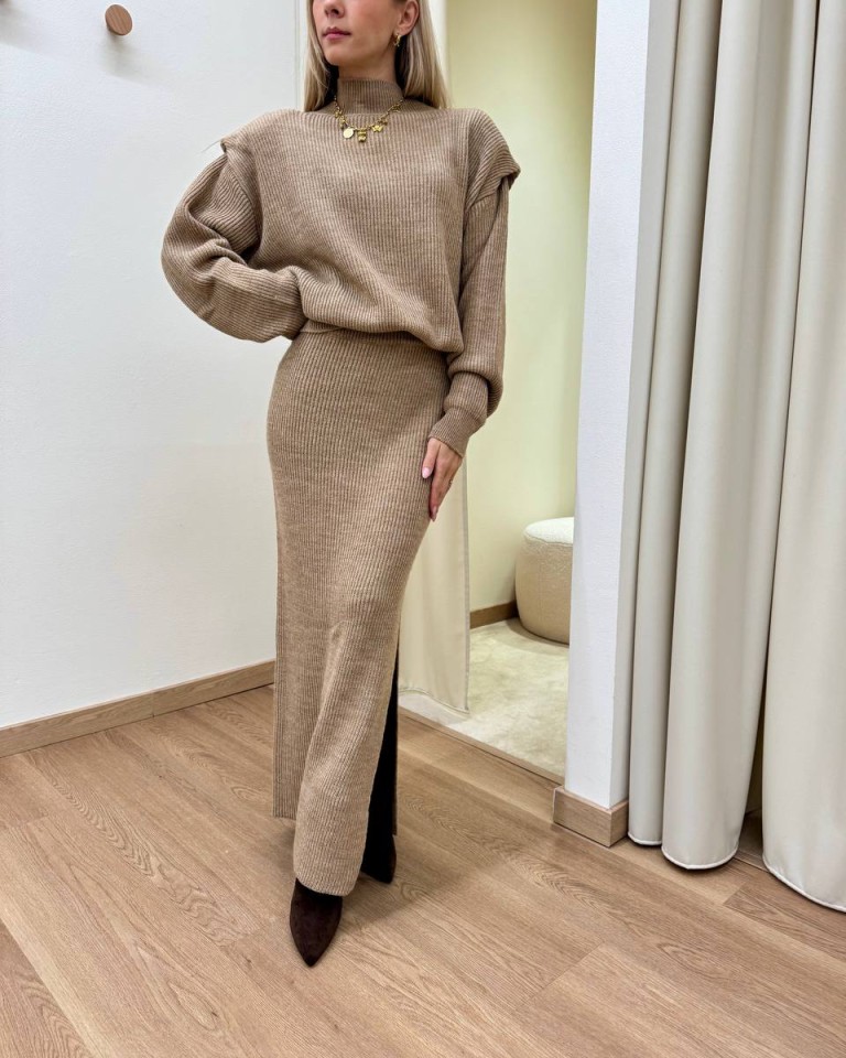 Maglione spalline imbottite cammello Kontatto Shop Online Maglione spalline imbottite cammello Kontatto